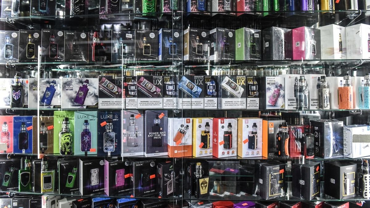 USA zakázaly prodej e-cigaret s příchutěmi